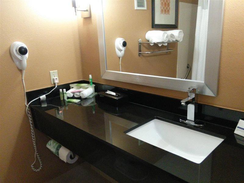 Holiday Inn Express Hotel And Suites Houston Kingwood Buitenkant foto
