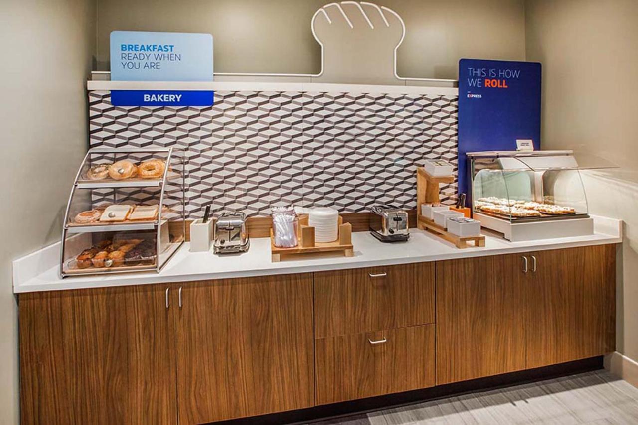 Holiday Inn Express Hotel And Suites Houston Kingwood Buitenkant foto